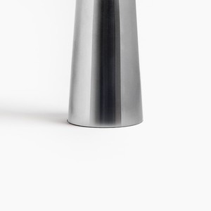 Support de bougie conique de luxe en chrome argenté, bougeoir moderne en métal poli, style nordique minimaliste pour la décoration de table de mariage au Golfe - Product Image 5