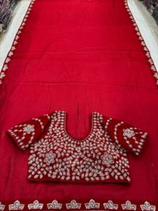 Sari de Seda Roja con Borde Bordado, Traje Tradicional Indio para Bodas, Diseño Largo Hasta el Suelo para Mujer - Product Image 4
