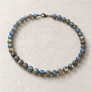 Collar de Cuentas Redondas de Lapislázuli Azul Oscuro de 8 mm con Destellos de Pirita y Cierre de Plata - Product Image 6