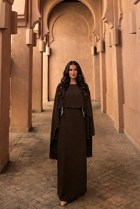 Elegante Abaya Minimalista Color Taupe para Mujer, Tela Nida Suave de Lujo, Vestido Islámico Modesto, Corte Holgado, Largo Completo, para Uso Diario - Product Image 4