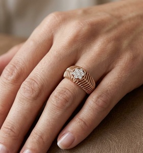 Bague Statement Unique en Or Massif 14K, Diamant Clos en Grappe Florale Texturée, Bande Large, Diamant de Laboratoire, Bijoux Fins, Cadeau de Luxe - Product Image 1