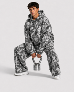 Ensemble de survêtement camouflage surdimensionné pour homme avec lignes contrastées, en molleton de coton premium, comprenant un sweat à capuche et un pantalon de jogging coupe ample - Product Image 6