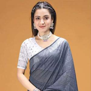 Elegante Saree de Diseñador de 5.5 Metros con Blusa Completamente Bordada - Product Image 1