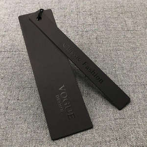 Étiquettes suspendues en papier recyclé noir avec logo personnalisé, étiquettes pour vêtements à double couche - Product Image 6