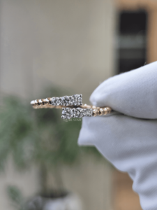 Élégante bague ouverte bicolore en or rose 14K avec accent perlé et pavé de pierres de 0,29 carat, certifiée IGI, bijoux de luxe pour femme - Product Image 3