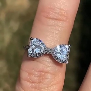 Bague de fiançailles 2CT Toi et Moi en diamant de laboratoire taille poire double pierre, bijoux de mariée modernes - Product Image 4
