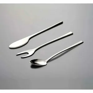 Ensemble de couverts en métal élégant de marque privée, finition durable pour les repas quotidiens et le service de restauration - Product Image 1