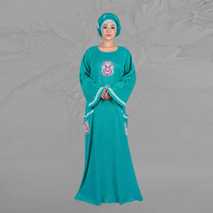 ชุดคาฟตันผ้าเรยอนพร้อมงานปักลายประณีต ตกแต่งด้านหน้าด้วยลวดลายสวยงาม ขอบแขนเสื้อแบบมีลวดลาย กระเป๋าข้าง และความยาวแบบยาวถึงพื้น - Product Image 3