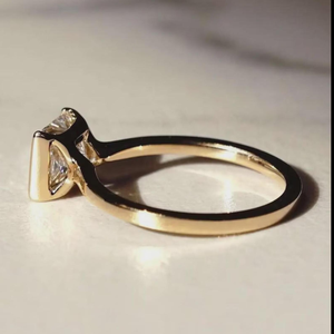 Anillo de Oro con Moissanita Corte Princesa 14K 18K, Anillo de Compromiso para Mujer, Anillo Solitario Cuadrado con Engaste de Bisel, Joyería Minimalista - Product Image 2