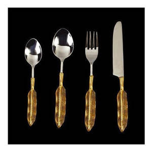 Diseño de hoja decorativa Acero Acabado en oro Mango Gran venta Royal Mirrored Metal Ridge Cubiertos Juego de cubiertos para la cocina del hogar - Product Image 1