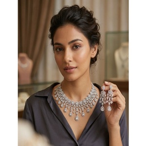Ensemble collier et boucles d'oreilles élégants en laiton plaqué argent de qualité supérieure avec zircon pour femme, idéal pour mariage, cadeau ou collection de tenues de soirée - Product Image 1