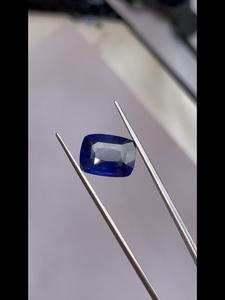 ไพลินสีน้ำเงินธรรมชาติ รับรองโดย GIA น้ำหนัก 5.46 กะรัต สีน้ำเงินเข้มพรีเมียม ความใสระดับเยี่ยม คุณภาพดีเยี่ยม สำหรับนักสะสม อัญมณีที่มีความเงางามสวยงาม - Product Image 6