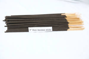 Bougie pilier artisanale en cire de soja parfumée à la rose, noire, 9 pouces, dans un pot en bambou, moderne, 20 pièces, commande en gros, décoration pour la maison Diwali - Product Image 5