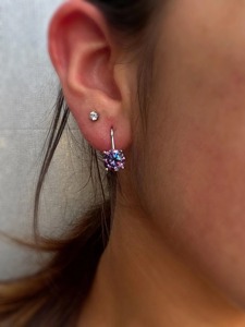 Boucles d'oreilles pendantes solitaires en argent 925 avec améthyste et moissanite taille ronde 2 carats, minimalistes, pour cadeaux à bas prix - Product Image 4