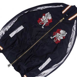 Chaqueta Sukajan de estilo urbano para hombre, tela satinada suave, ligera, moderna, con diseño bordado. - Product Image 3