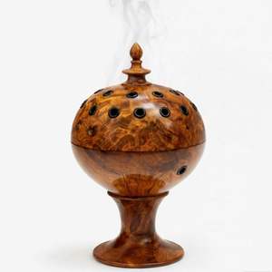 Quemador de incienso compacto de madera, fácil de colocar en una mesa, estante o soporte de oración sin ocupar espacio adicional. - Product Image 1