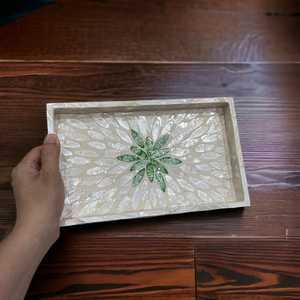 Bandeja Moderna con Incrustaciones de Nácar, Organizador de Almacenamiento de Lujo Hecho a Mano con Mosaico de Conchas para Mesa, Tocador y Decoración - Product Image 4