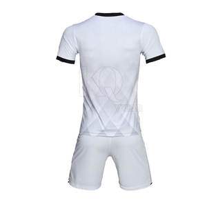 ชุดฝึกซ้อมฟุตบอลประจำวัน ผ้าโพลีเอสเตอร์น้ำหนักเบา ระบายอากาศได้ดี ปรับแต่งได้สำหรับการฝึกซ้อมประจำวันและการแข่งขัน - Product Image 2