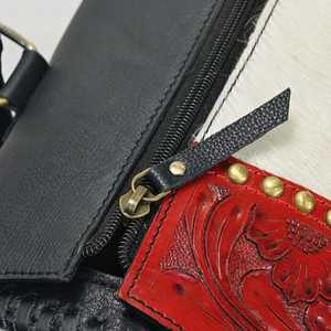 Bolso de Hombro de Cuero Walla de Lujo, Diseño Floral Rojo con Cierre Lateral de Cremallera, Bolso de Mano Duradero y Moderno con Diseño Occidental - Product Image 4
