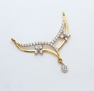 Colgante de Diamante de Corte Redondo en Oro Amarillo de 14K para Mujer, Opciones de Diamantes Cultivados en Laboratorio y Naturales, Color D a G, Claridad IF a SI2, Regalo de Joyería - Product Image 5