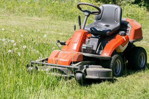 Tondeuse à gazon professionnelle robuste à moteur diesel, autopropulsée, lame rotative, bac à herbe arrière 200L, monocylindre 4 temps, vert noir - Product Image 4