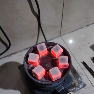 Charbon à chicha Premium Coco Gold, chaleur constante, sans étincelles, production éco-durable par Merades pour le marché saoudien - Product Image 1