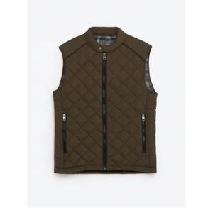 Gilet d'équitation confortable pour femme, confectionné en tissu léger et à séchage rapide, silhouette moderne et ajustée, panneaux respirants, en vente. - Product Image 1