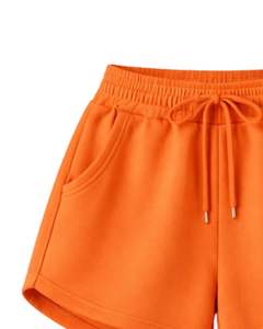 Ensemble décontracté deux pièces pour femme : crop top à capuche et short, en molleton de coton, couleur orange, style minimaliste, pour la détente, vente en gros, fabricant - Product Image 5