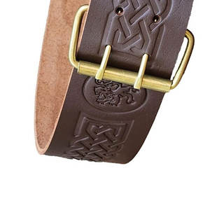 Cinturón Escocés Artesanal con León Rampante Grabado en Relieve Marrón, Ajustable, Elegante Accesorio Escocés de las Tierras Altas - Product Image 4
