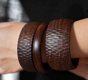 Brazalete de Madera de Estilo Vintage, Brazalete Clásico de Madera para Mujer, Joyería Tradicional Hecha por Apex Align - Product Image 3