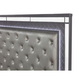 Letto King-Size in Stile Moderno Glam con Luci LED, 1 Pannello in Ecopelle, Testiera Imbottita con Bottoni Trapuntati, Inserti in Vetro, Finitura Grigia - Product Image 3
