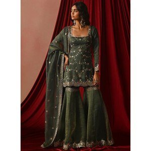 Conjunto de Traje Sharara Verde de Seda con Bordado Zari para Mujer, Ideal para Ceremonias de Mehndi - Product Image 1