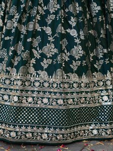 Lehenga Choli Verde Esmeralda, Vestido de Dos Piezas con Bordado Floral, Traje de Boda Bollywood con Dupatta - Product Image 3
