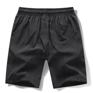 Shorts décontractés pour hommes, coupe ample et légère, conçus avec un tissu doux et respirant, idéal pour les journées d'été, au style moderne et épuré. - Product Image 2