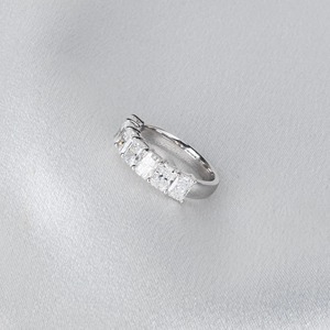 Bague de mariage demi-éternité minimaliste en diamant de laboratoire taille radiant serti à griffes certifié IGI, empilable pour anniversaire - Product Image 4