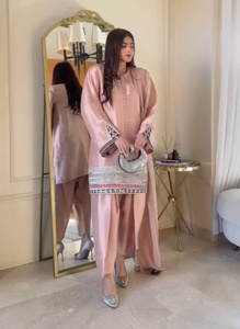 ชุดออกงานดีไซน์ใหม่ สีชมพูอ่อน 3 ชิ้น ผ้าจอร์เจตต์เนื้อหนา พร้อมผ้าคลุมไหล่ ปักลายประดับเลื่อม - Product Image 3