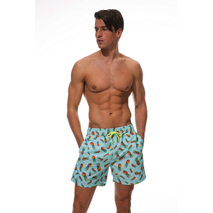 Restez à la mode cet été avec notre dernière collection de shorts de bain pour hommes : des imprimés audacieux, des couleurs rétro et des coupes modernes pour tous les styles. - Product Image 1