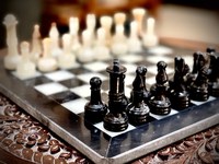 Jeu d'échecs moderne en marbre noir et onyx blanc, résistant au feu, avec pièces faites à la main en pierre naturelle, pour salle à manger, mur ou salon