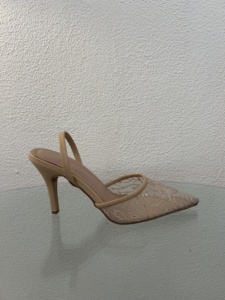 Sandales élégantes à talons aiguilles mi-hauts pour femme, à bout pointu, ornées de sequins floraux, couleur nude, avec bride arrière - Product Image 2