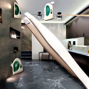 Pince à épiler noire et or à pointe inclinée pour poils incarnés, poils du visage et sourcils - Product Image 5