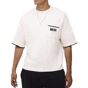 Camiseta de hombre de manga corta con diseño de ribete en contraste y bolsillo, corte holgado estilo streetwear, fabricación OEM ODM de marca privada - Product Image 1
