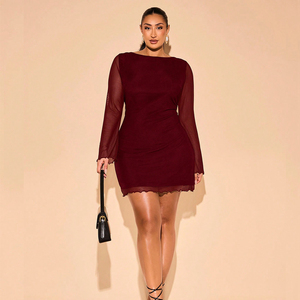 Elegante Vestido Ajustado con Paneles de Malla Color Borgoña para Fiestas y Eventos Nocturnos para Mujer Talla Grande - Product Image 3