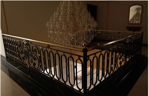 ราวบันไดโลหะตกแต่งระดับพรีเมียม ประดับด้วยสีทอง สำหรับตกแต่งภายในวิลล่าสมัยใหม่ ระเบียงบ้าน ขายส่ง - Product Image 2