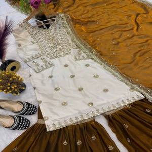 Conjunto VASTRA COTTAGE de Seda Natural con Top Sharara, Pantalón Plazo y Dupatta, con Bordado Dori de Manga Larga y Lentejuelas, para Fiestas y Bodas - Product Image 2