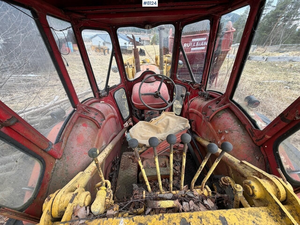 Tractor agrícola con retroexcavadora y hidráulica L4 N-u-f-f-i-e-l-d 1967 - Product Image 4