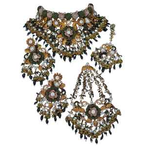 Parure de bijoux de mariage Kundan plaquée or, inspirée, avec émeraudes vertes et saphirs bleus, avec boucles d'oreilles, bijoux de mariage indiens et pakistanais - Product Image 1