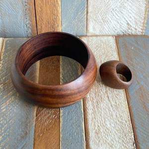 Brazaletes de Madera Hechos a Mano, Duraderos y de Lujo, Diseños Delgados y Gruesos, Incrustaciones de Latón Talladas a Mano, Múltiples Formas, Color Madera Natural, Artesanía Premium - Product Image 6
