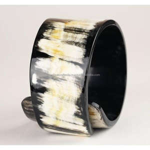 RadiantCurl Trio Bracelets en corne polie Style animal naturel brillant pour un usage quotidien élégant | Produits en gros de qualité supérieure - Product Image 1