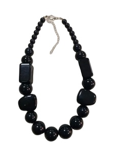 Bijouterie Collier de perles en résine pour femmes Perles en résine de couleur et de taille personnalisées Fait à la main Unique ultra brillant Origine indienne - Product Image 4