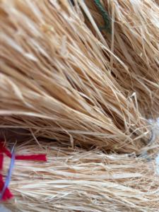 Bandes de fibres de raphia naturelles de qualité supérieure, écologiques, style Madagascar, paille de raphia, matériau d'emballage durable en vrac, DIY - Product Image 4